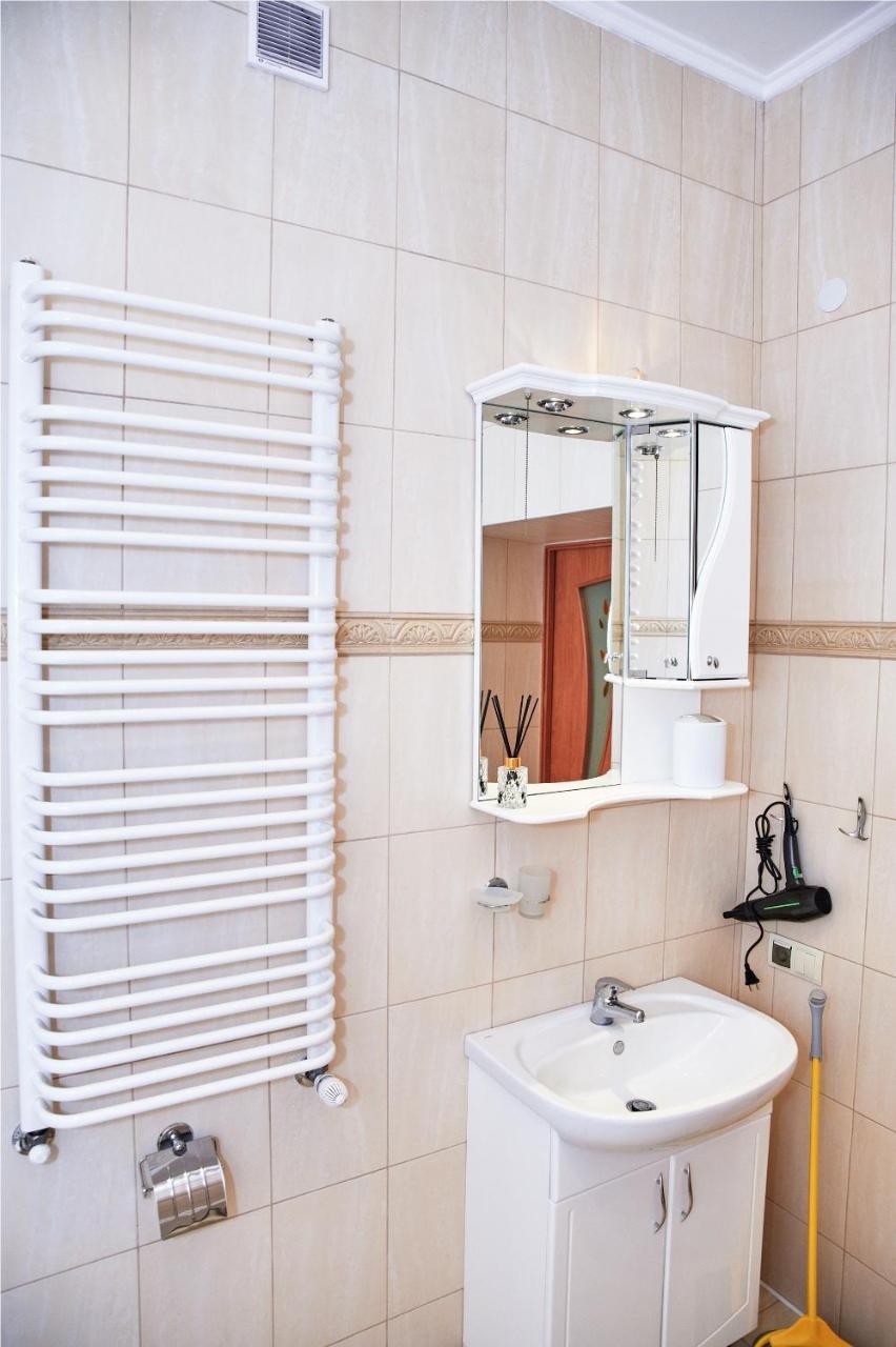 Designer Apartment In The Center Lviv Kültér fotó